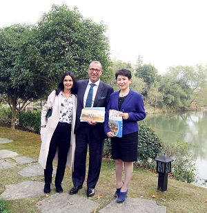 以色列何澤偉大使攜夫人一行訪問天堂硅谷